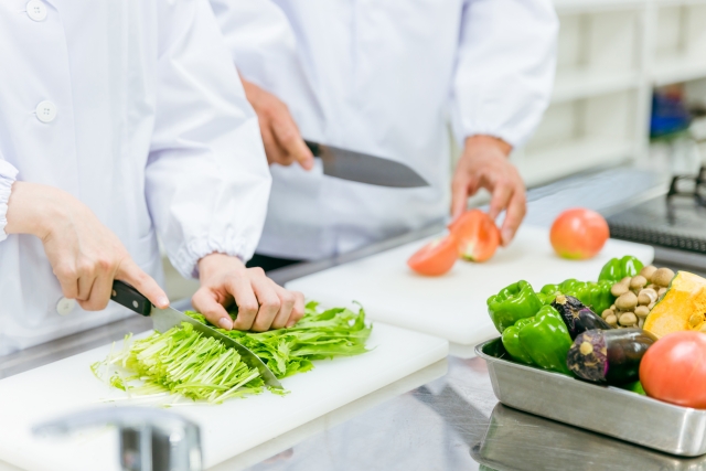 料理人になるには?2つのルートを解説